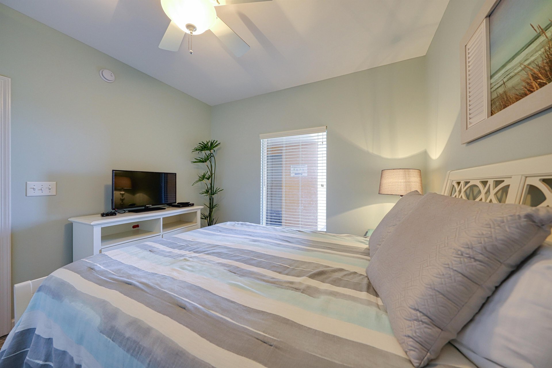 Splash Resort 1402E 13