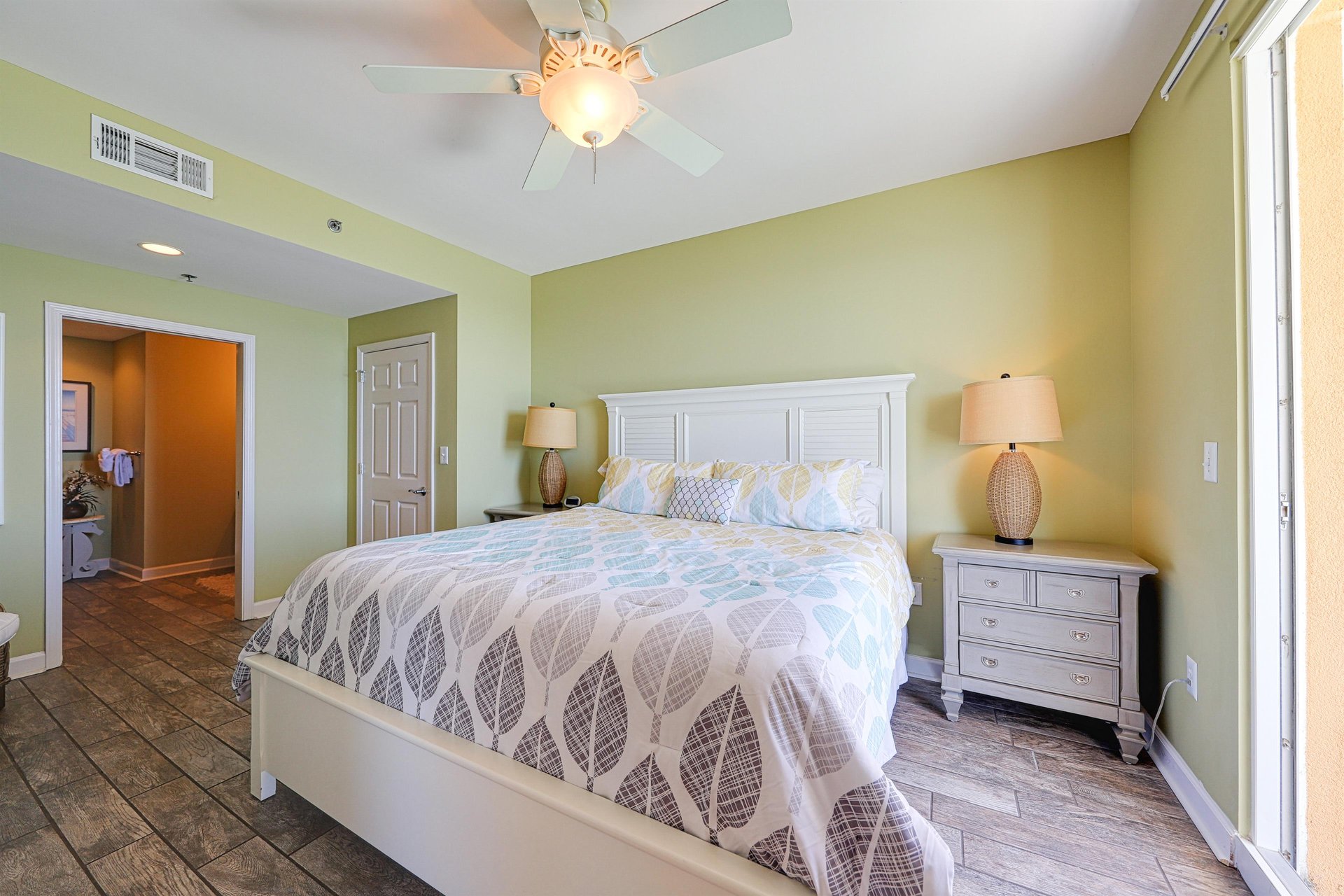 Splash Resort 1402E 17