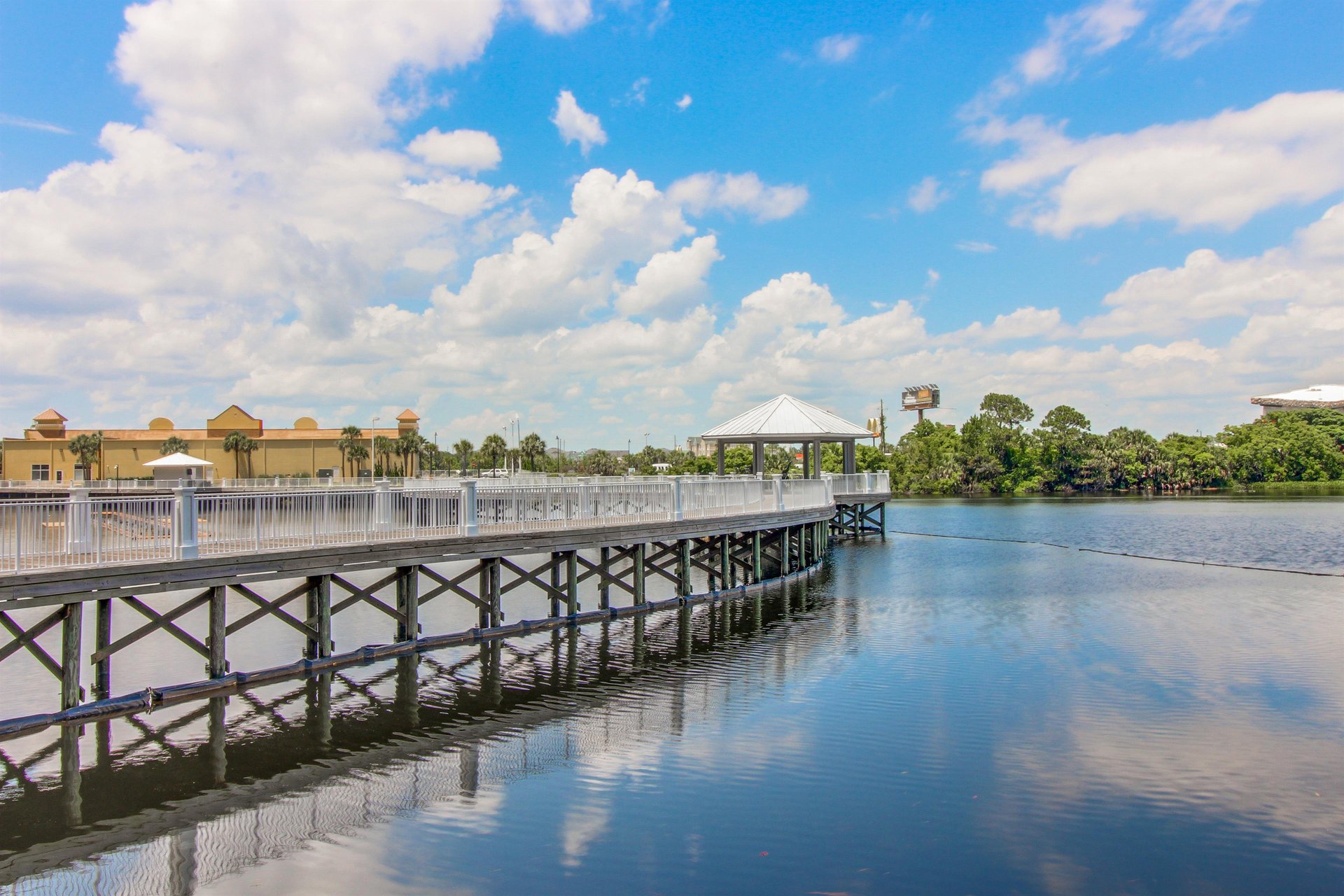 Laketown Wharf 933 33