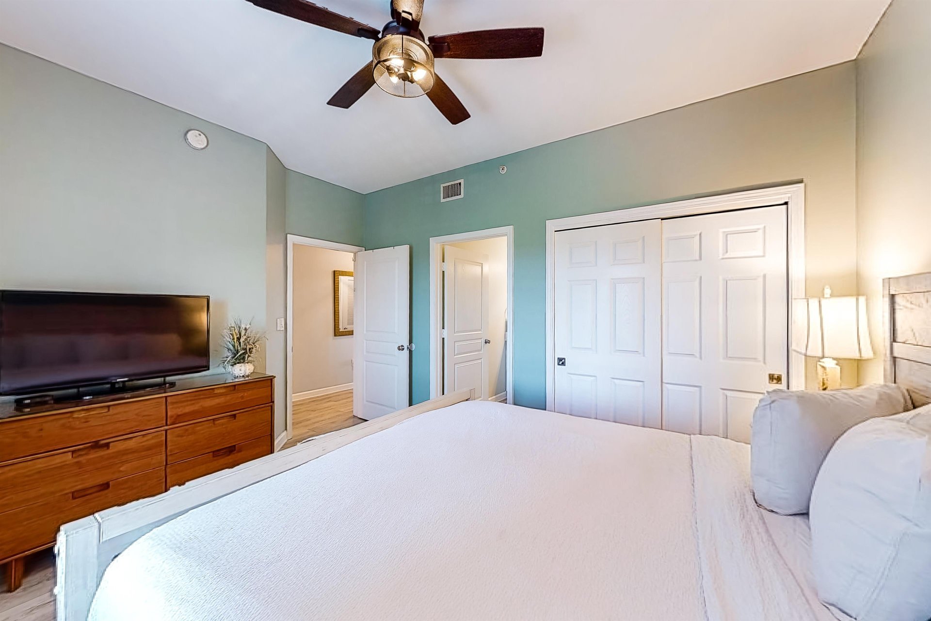 402 Beach Resort 8
