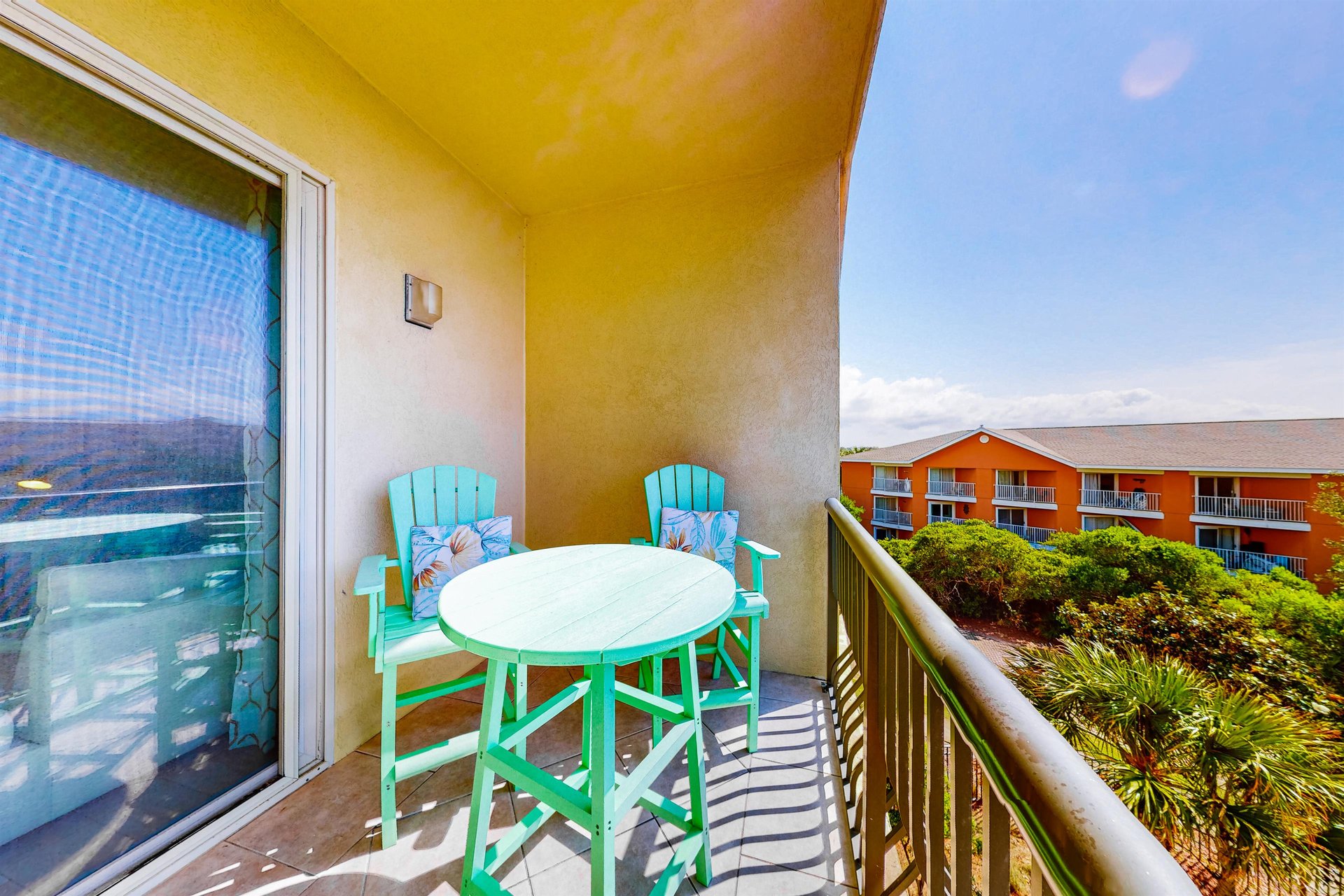 402 Beach Resort 16