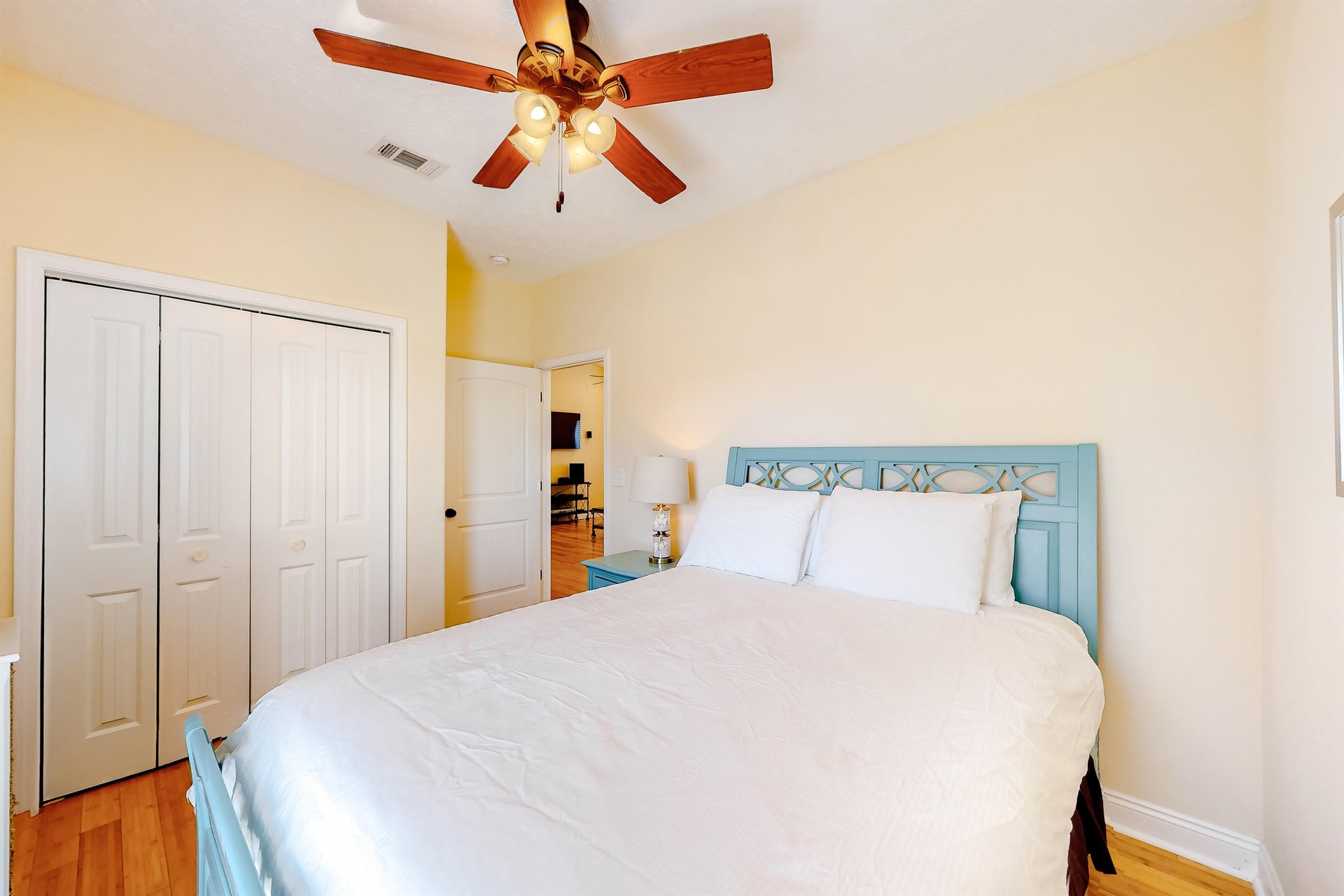 2 Palms B 17