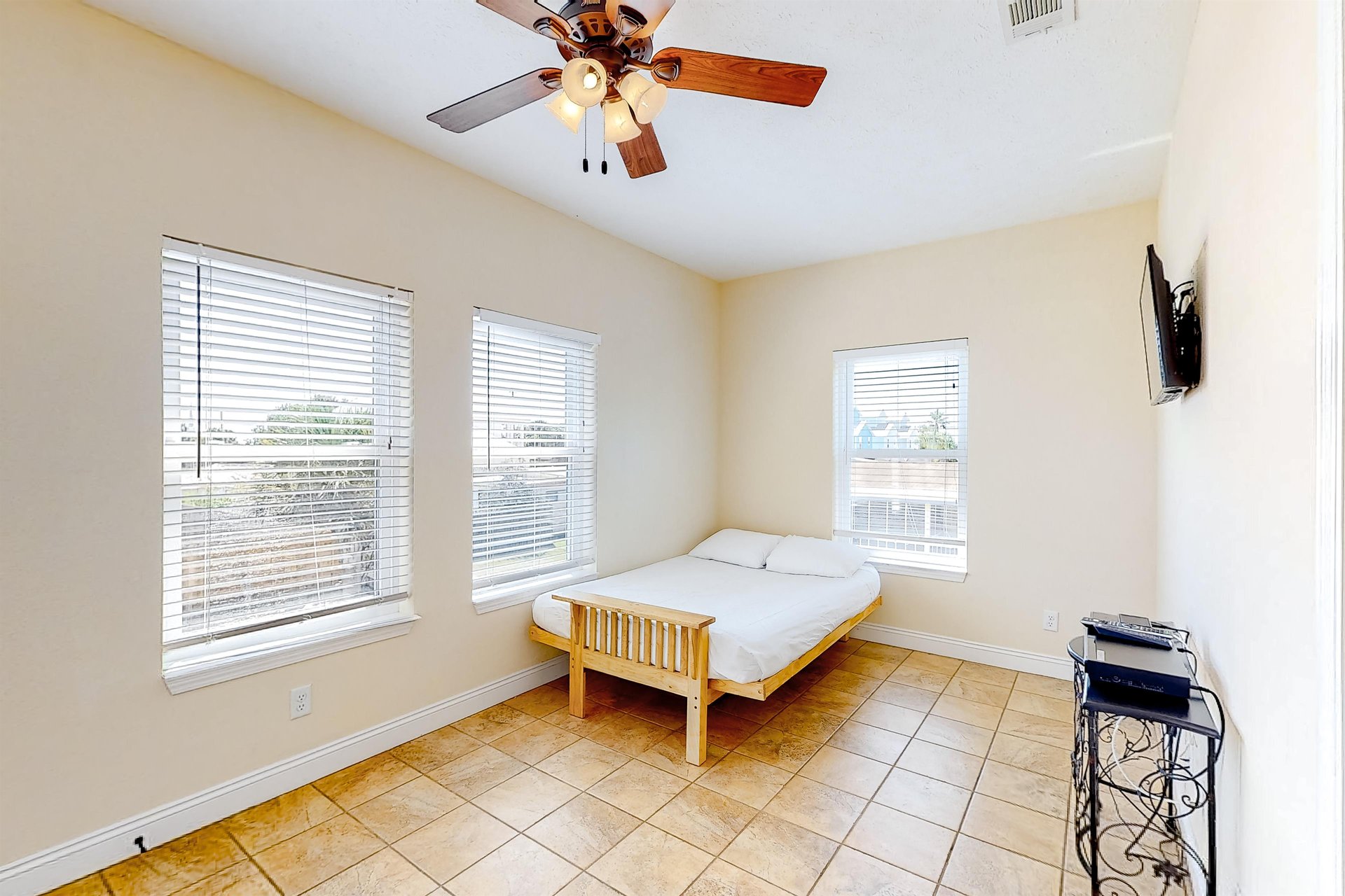 2 Palms B 19