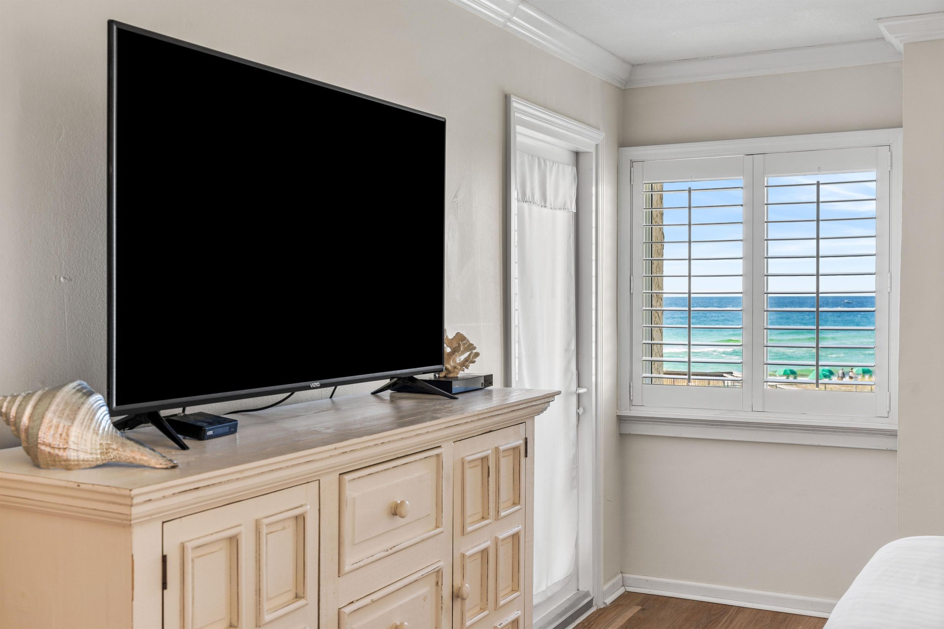 Holiday Surf and Racquet Unit 318 18