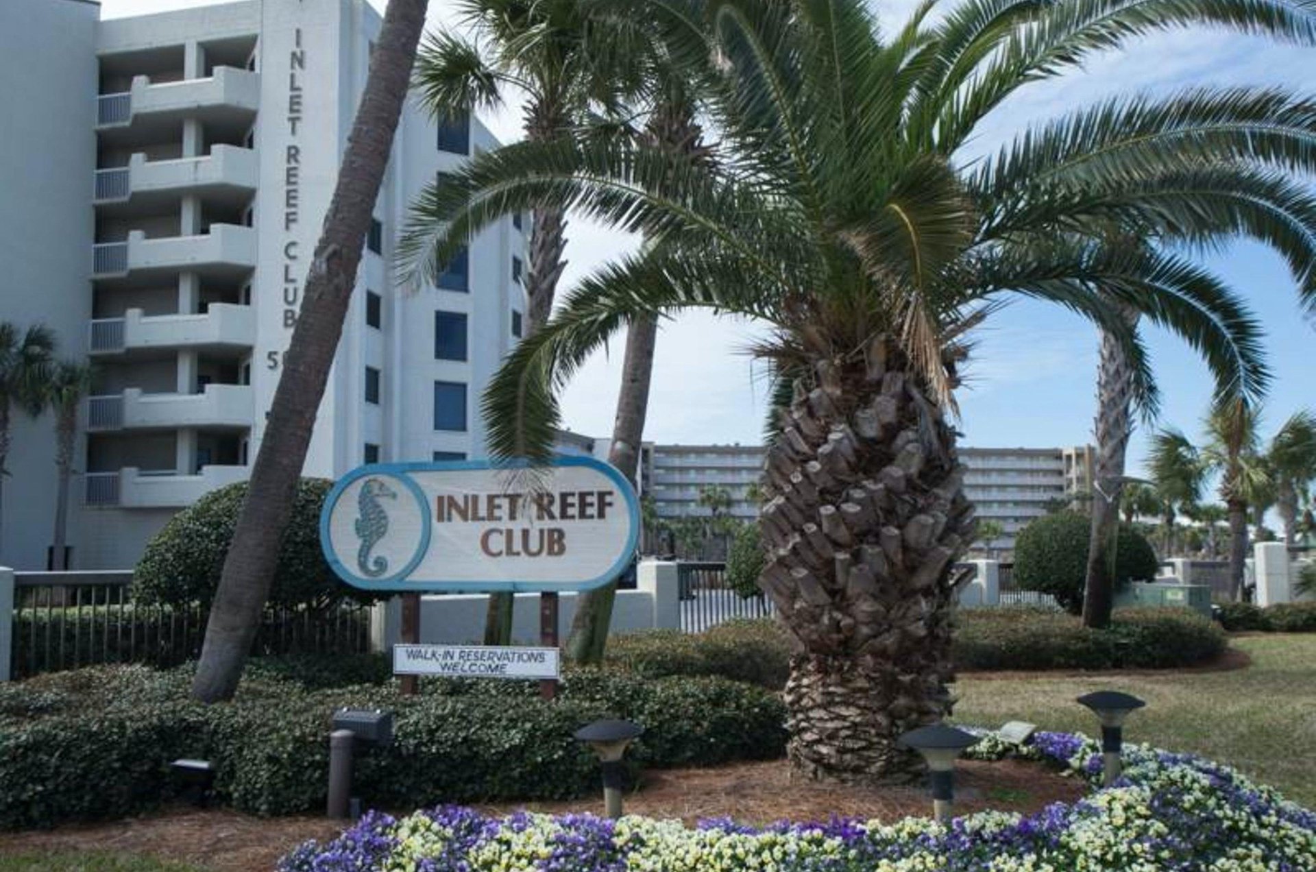 Inlet Reef Clubs entrance sign.