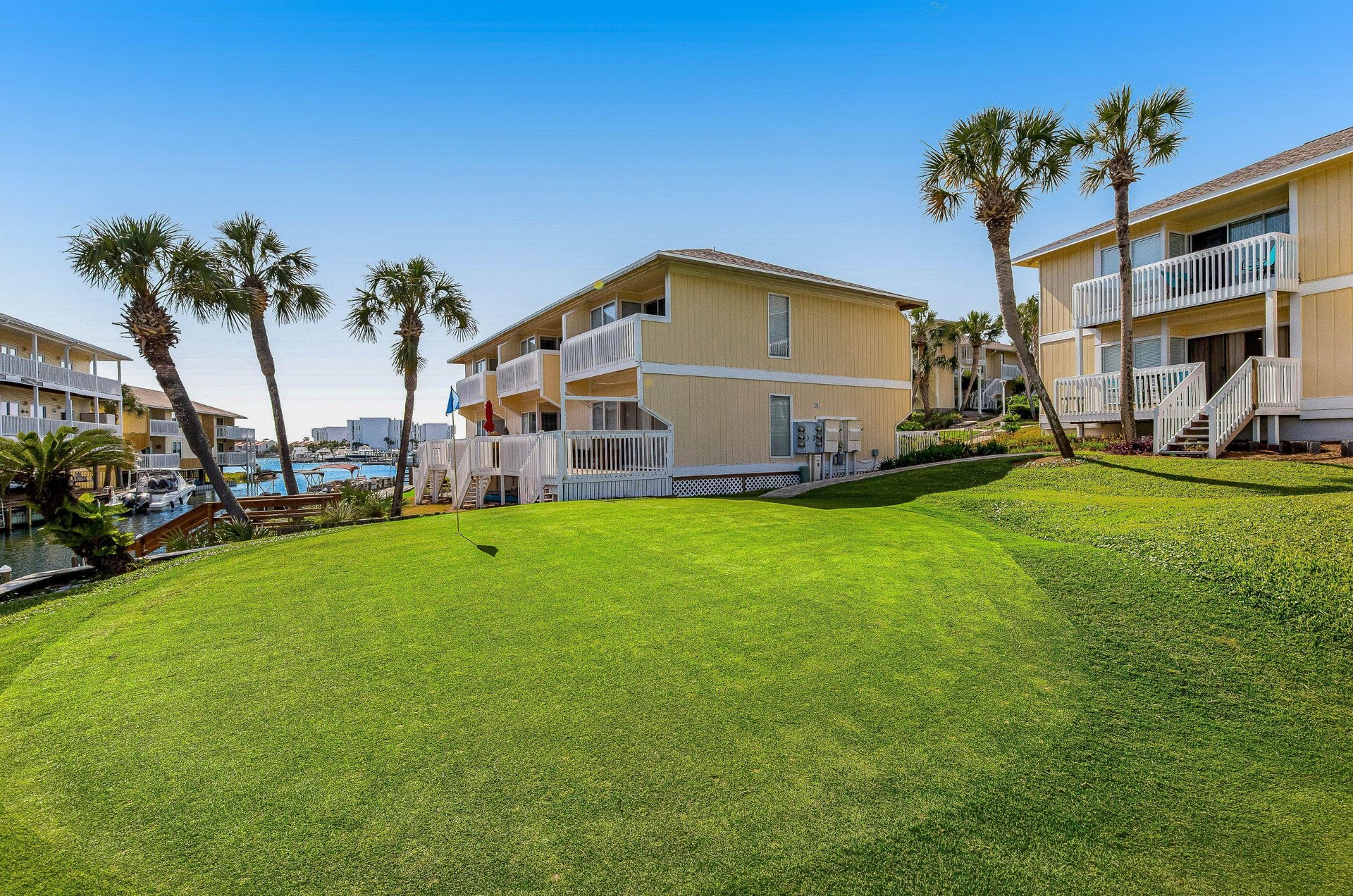 A putting green in Sandpiper Cove