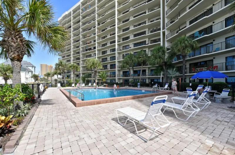 The Commodore Patio and Pool