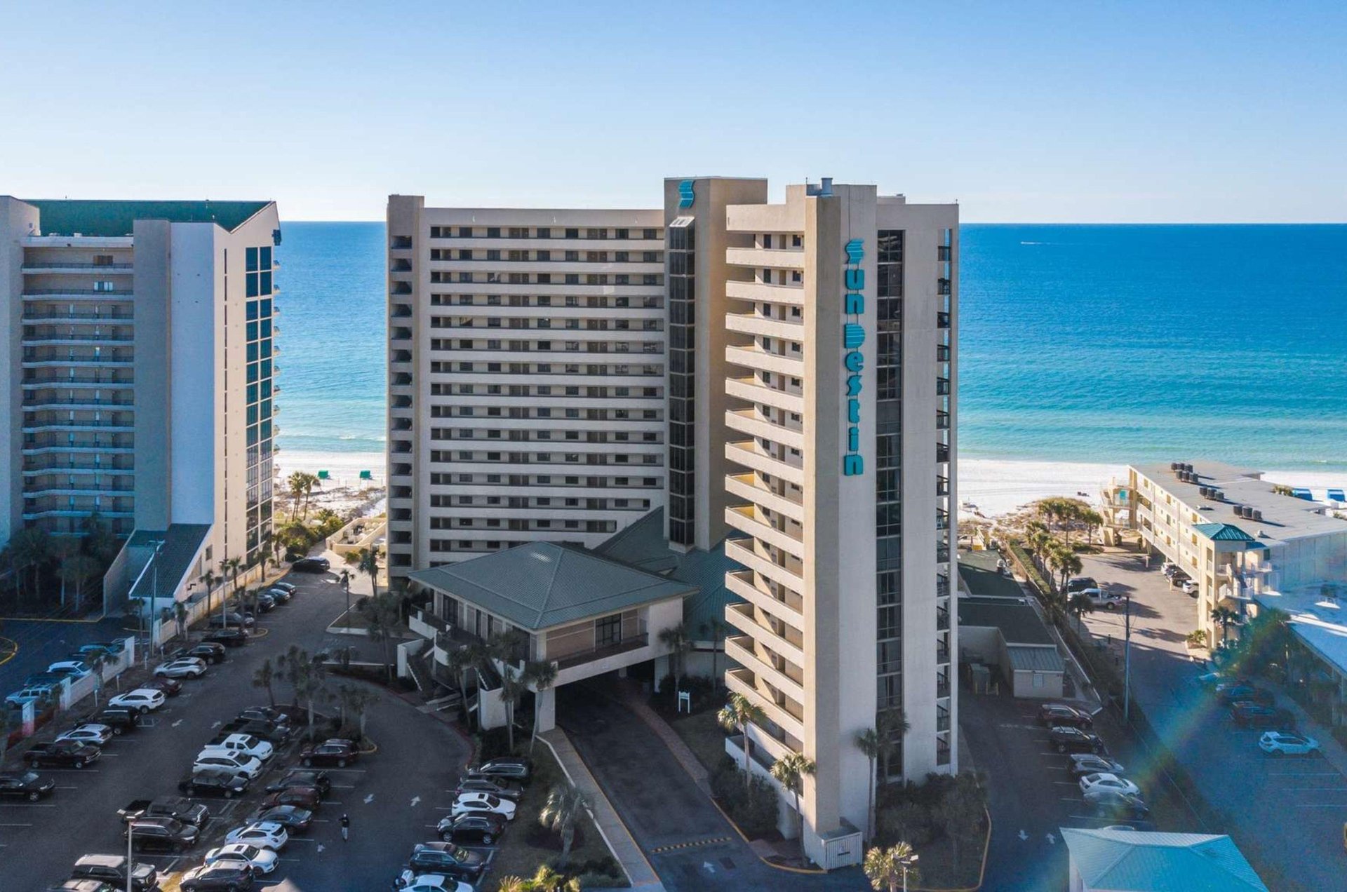 Birds eye view of the streetside exterior of SunDestin Beach Resort in Destin Florida