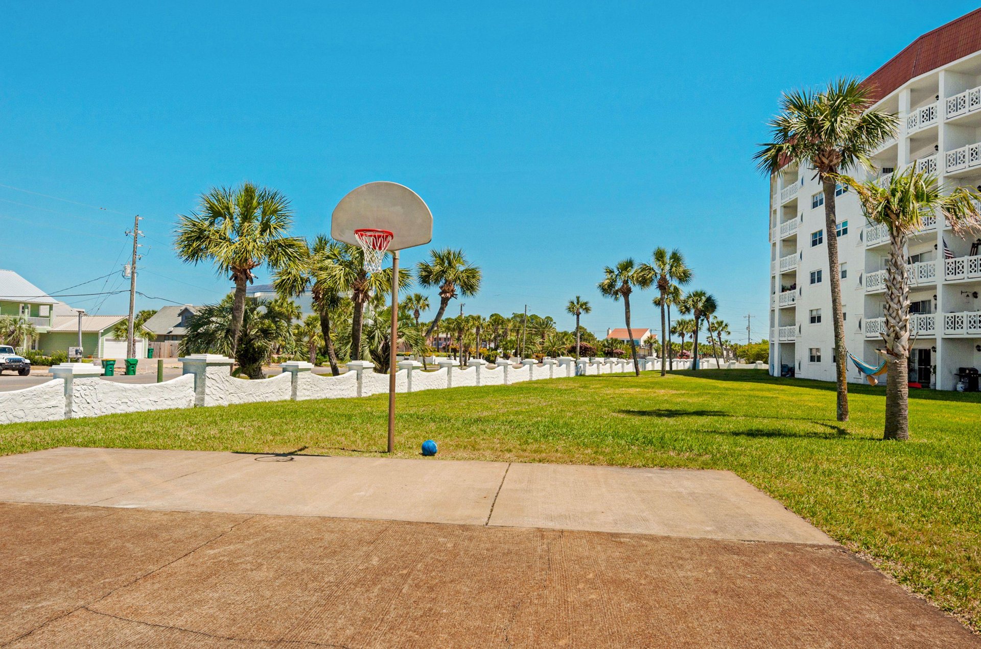 471435 El Matador Condos  482 0 202310 115