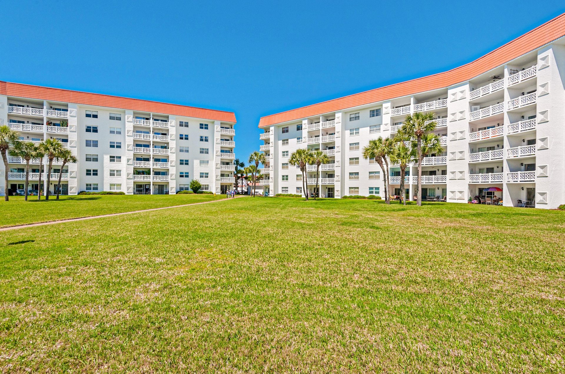 471444 El Matador Condos  482 0 202310 125