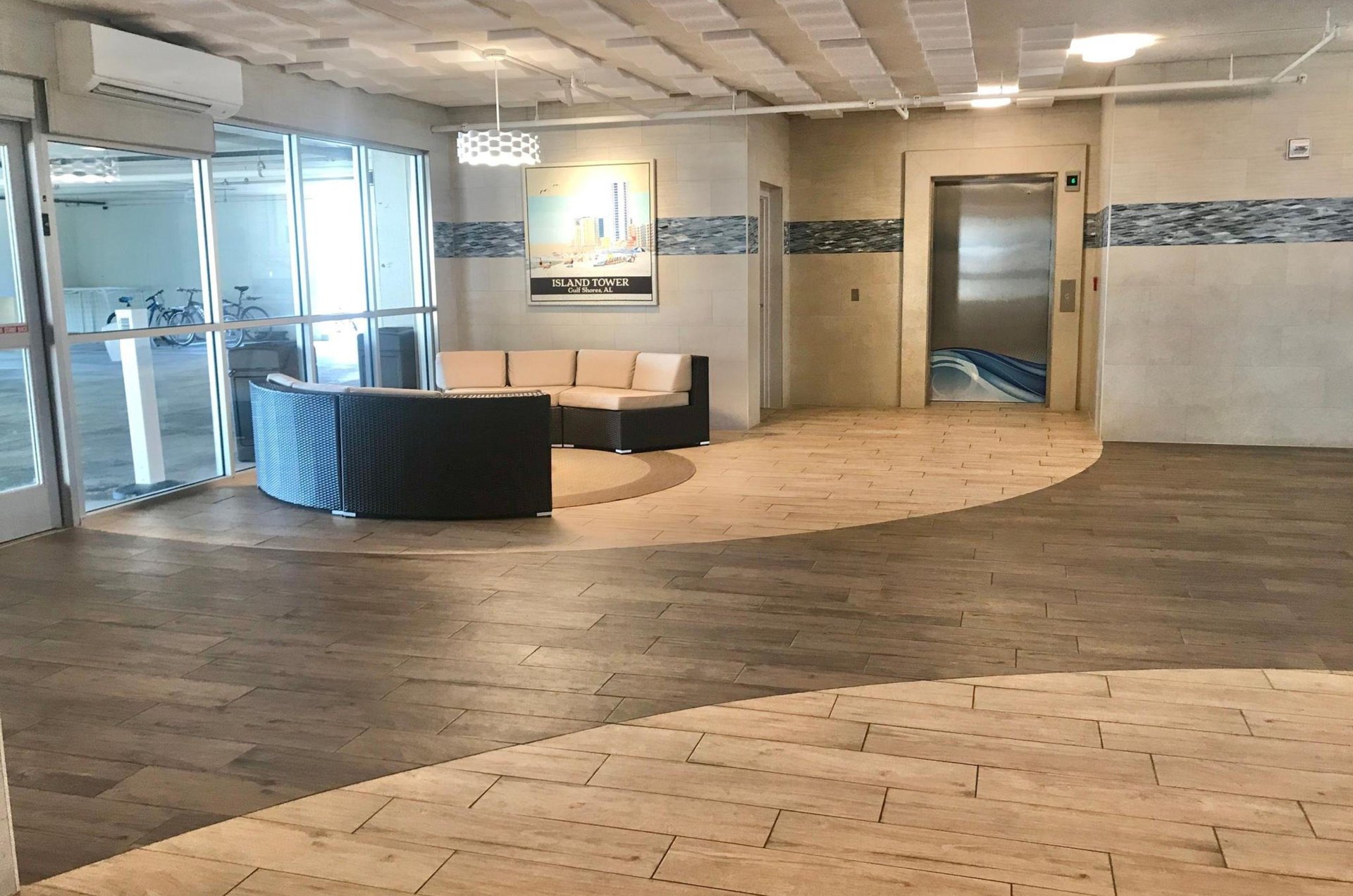 The lobby and front desk at Island Tower in Gulf Shores Alabama
