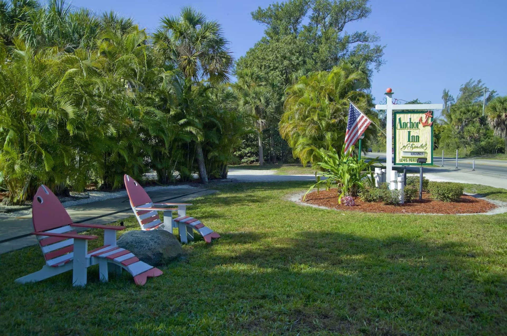 Anchor Inn and Cottages are close to spectacular dining, shopping and beaches