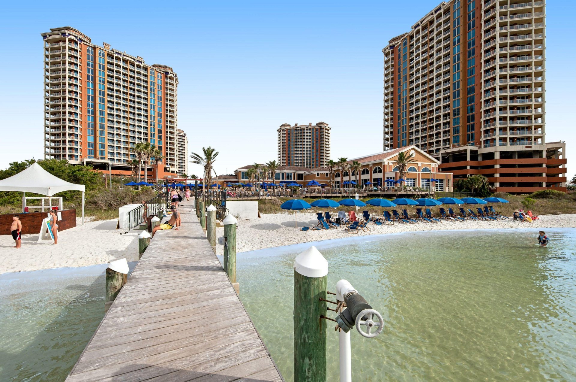 Portofino Island Resort includes an onsite restaurant, market and tiki hut