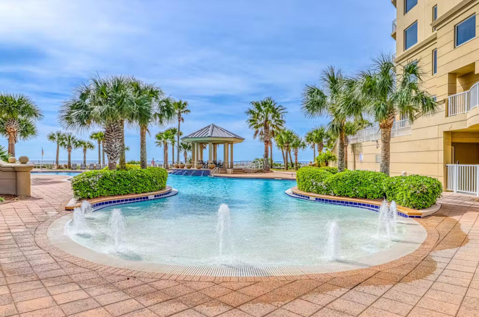 The walkin outdoor pool at Indigo East and West