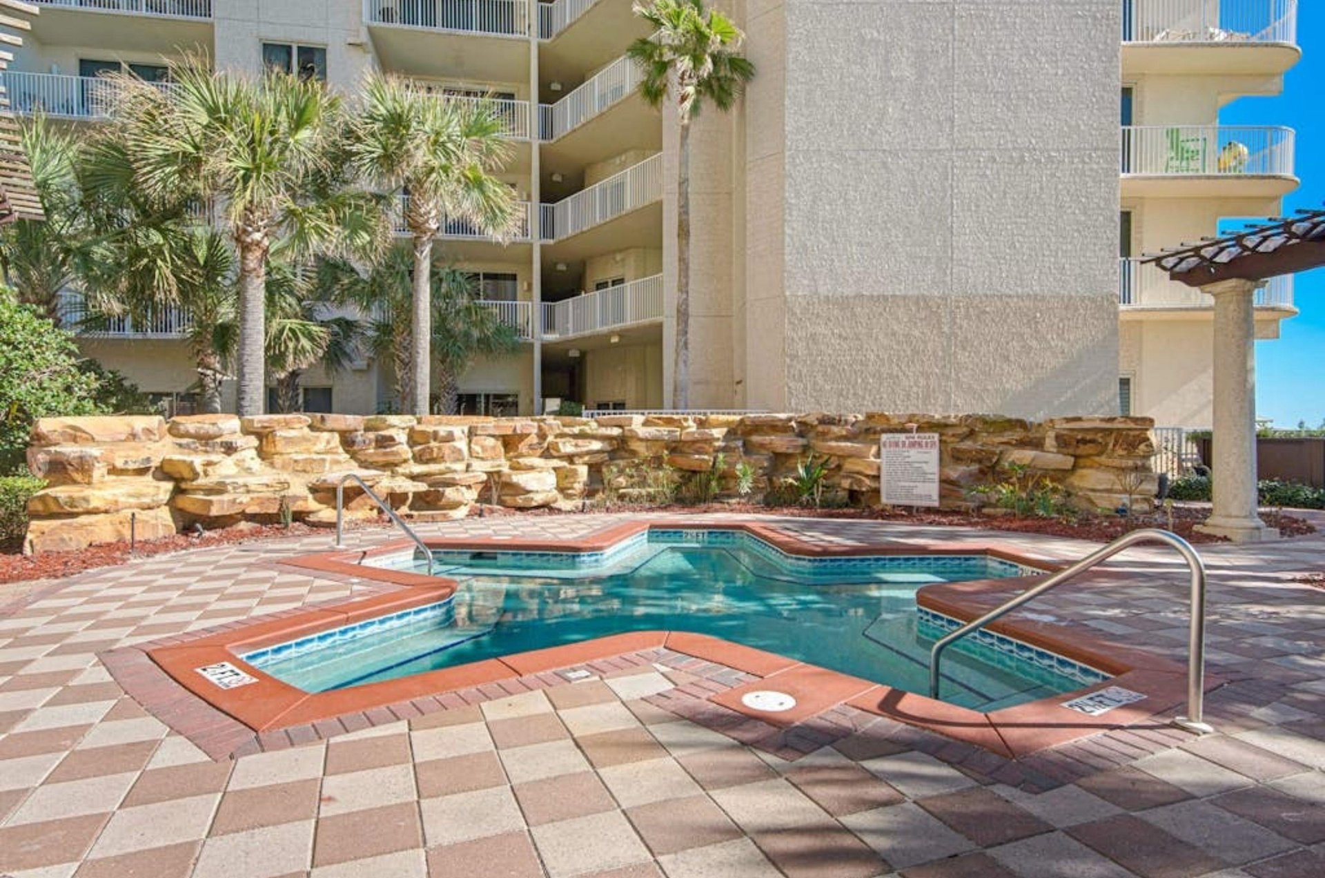 The outdoor hot tub at the Shores of Panama in Panama City Beach Florida