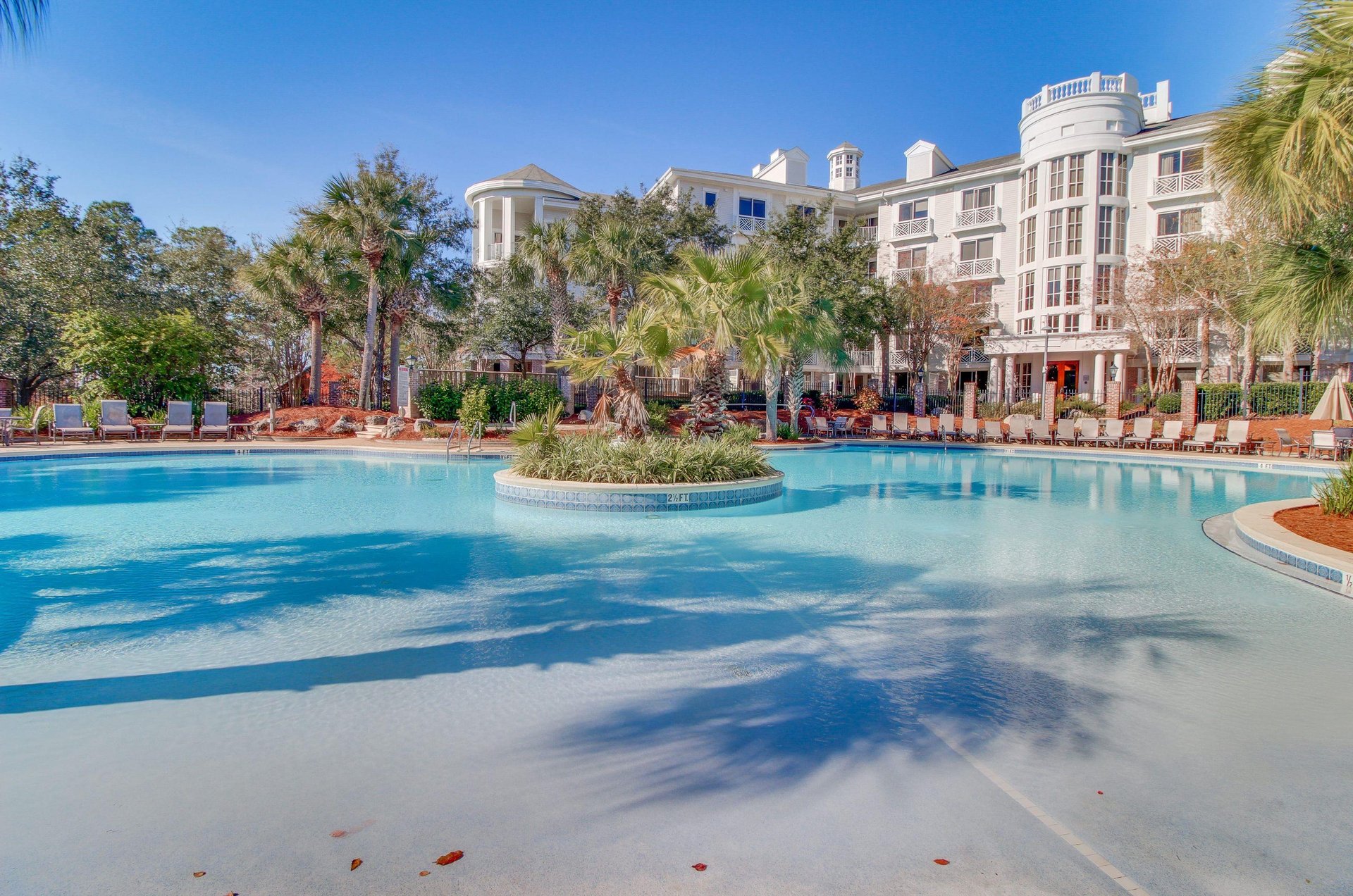 This swimming pool is perfect for wading and relaxing.