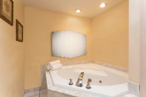 Howard Johnson Resort Hotel  St. Pete Beach Fl in St Petersburg FL 55