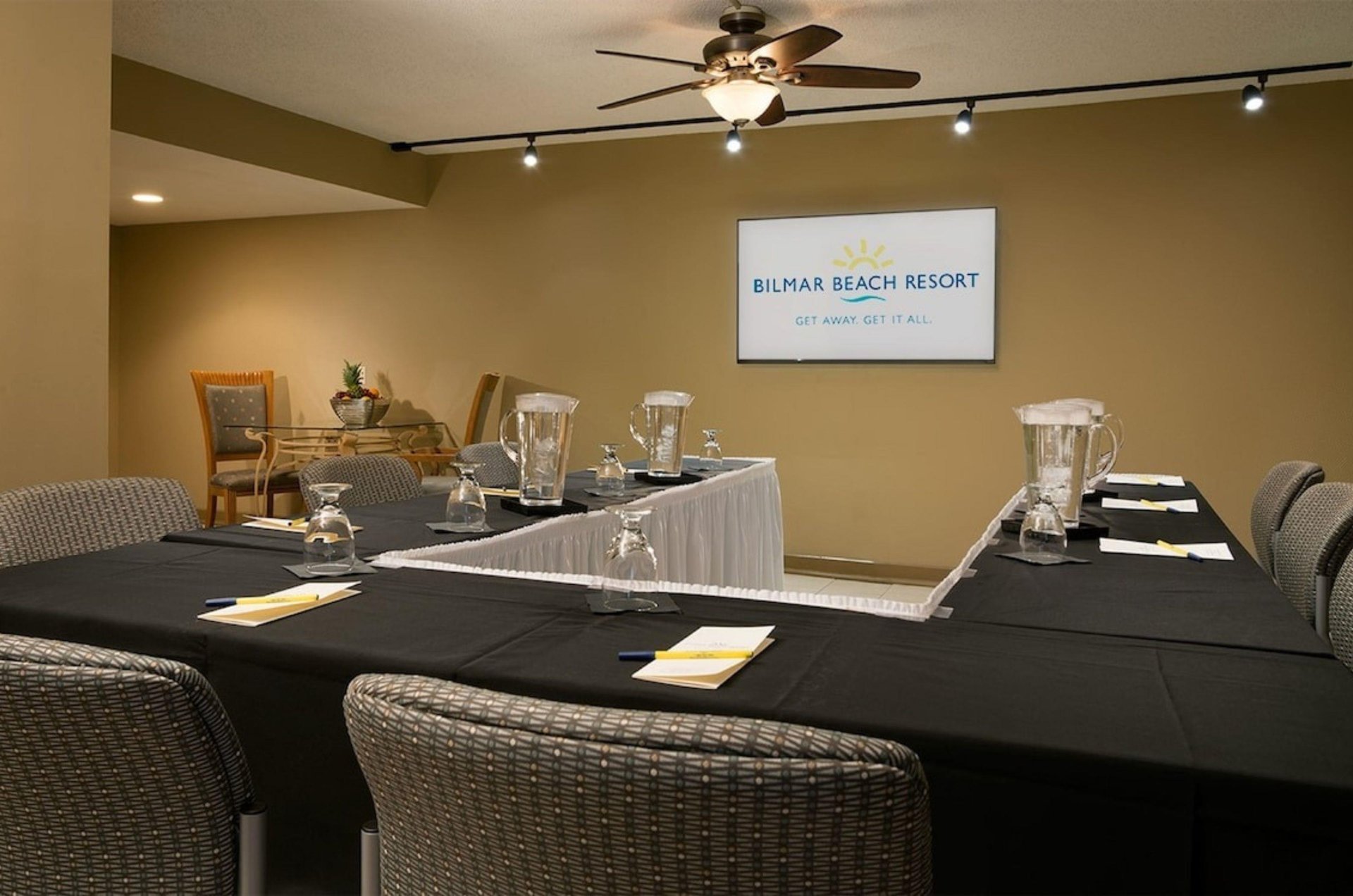 Ushaped table facing a large presentation screen in the meeting room