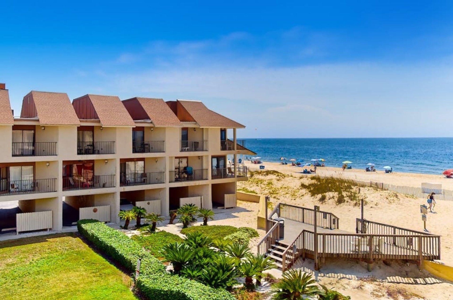 The townhomes units right next to the beach at Gulfside Townhomes in Gulf Shores Alabama