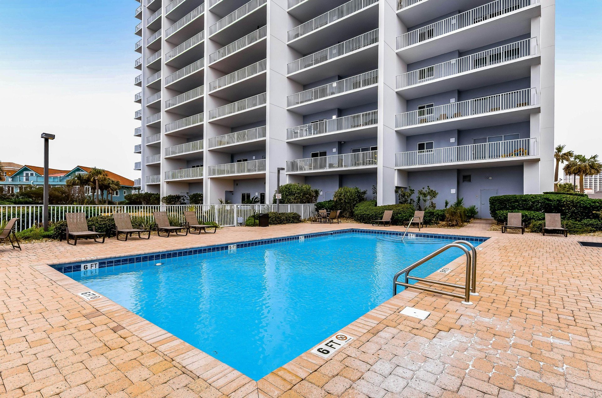 The outdoor pool at South Harbour