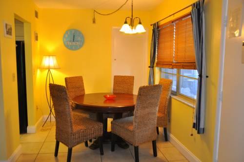 Lido Islander Inn and Suites  Sarasota in Sarasota FL 78