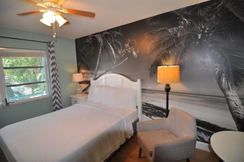 Lido Islander Inn And Suites  Sarasota in Sarasota FL 82