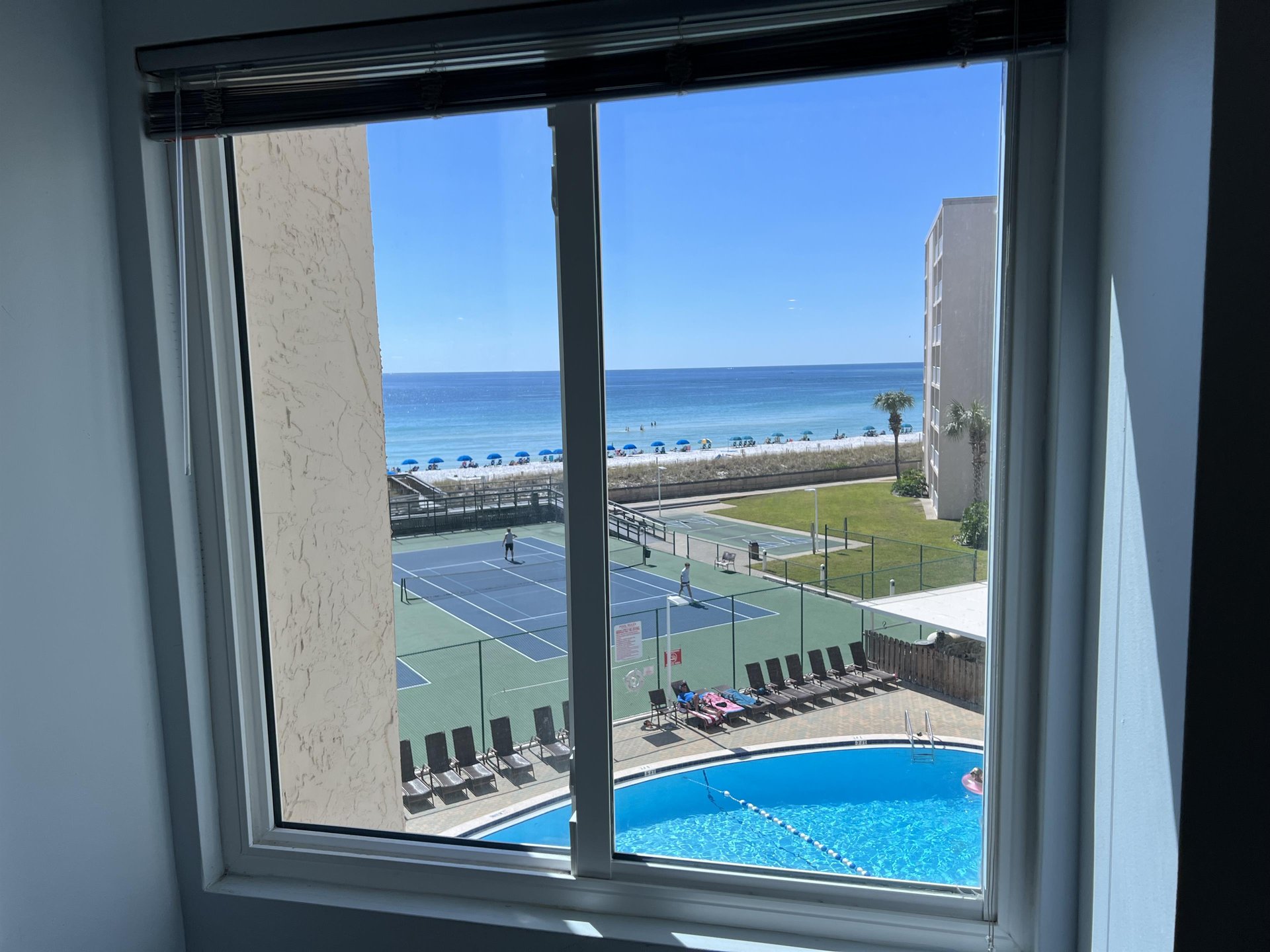 Holiday Surf and Racquet Unit 415 18