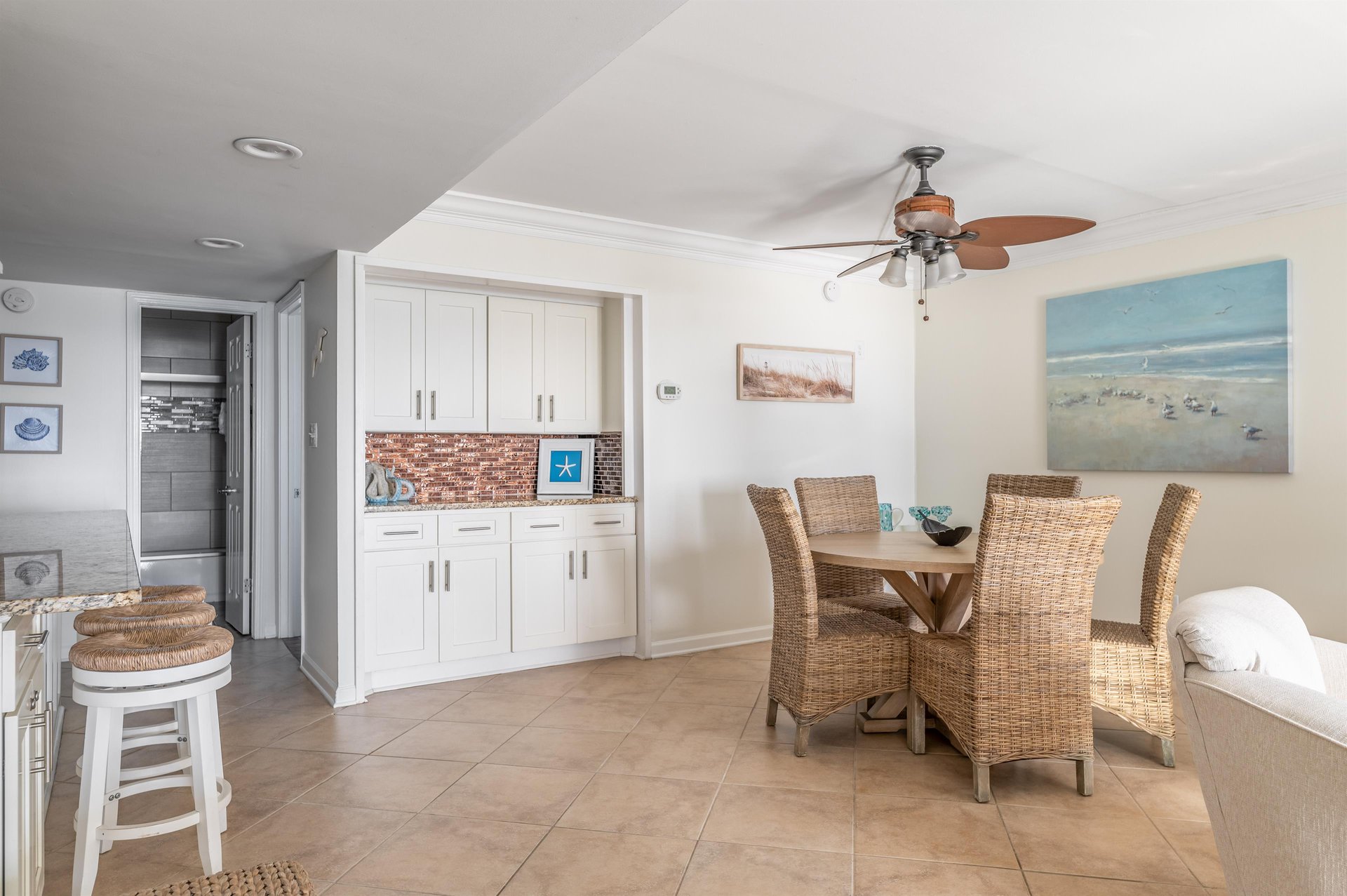 Holiday Surf and Racquet Unit 415 14