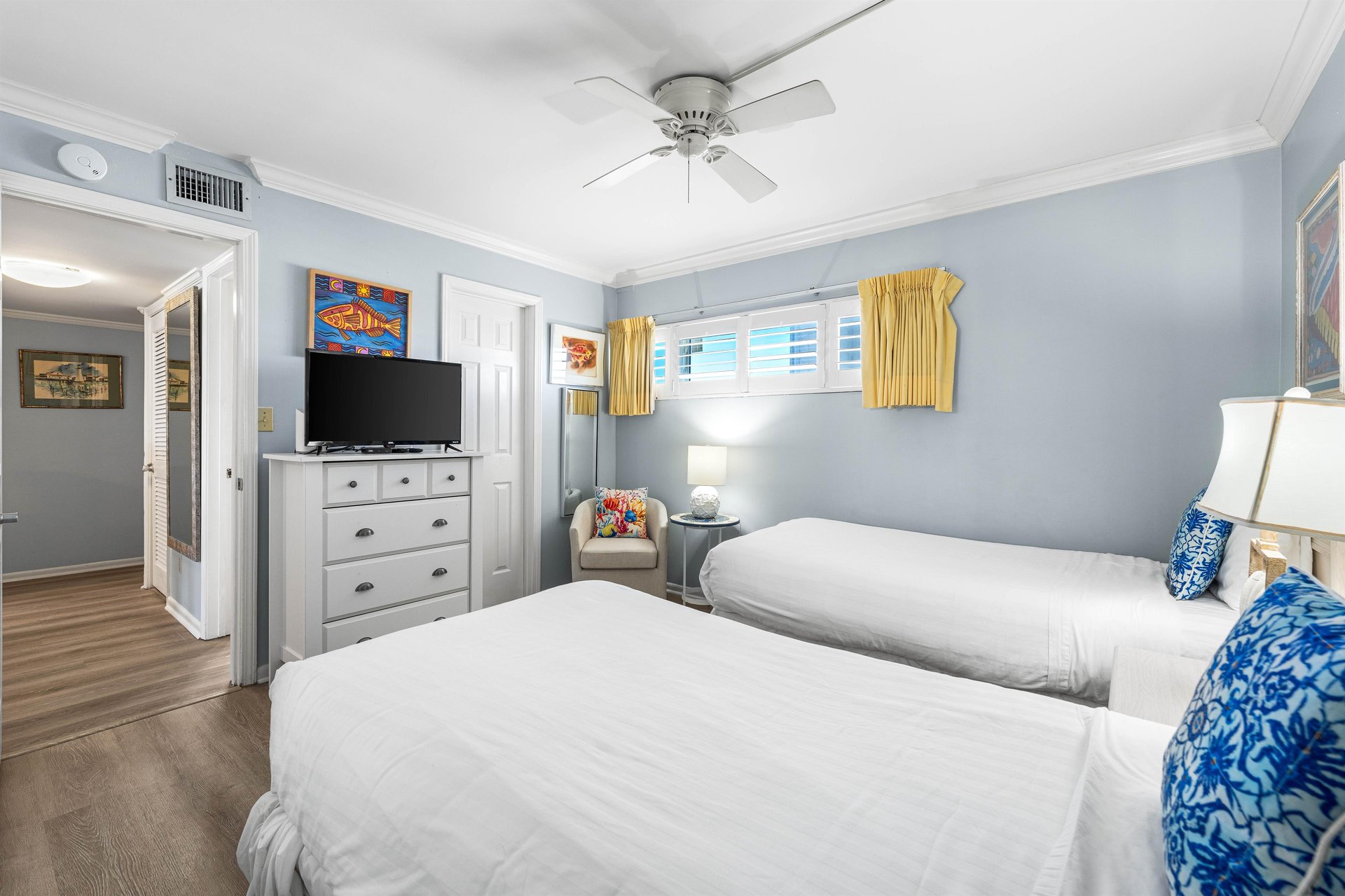 HSRC Guest Bedroom With Two Twin Beds  32 TV
