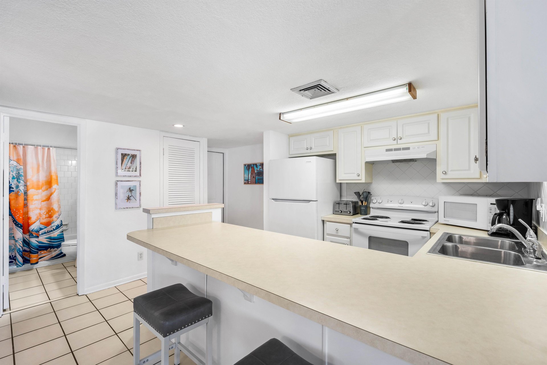 HSRC KitchenBreakfast Bar With Seating For Two
