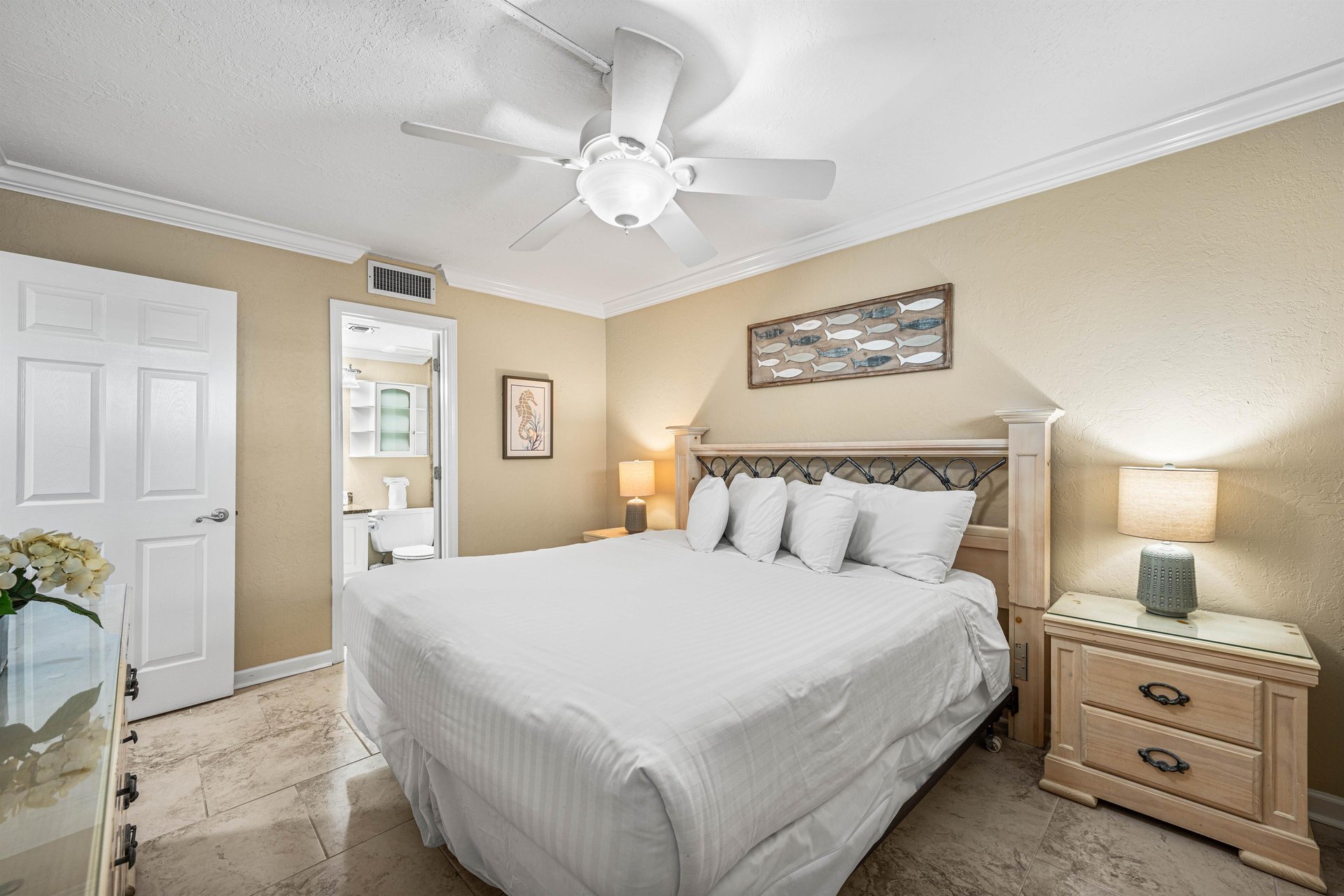 HSRC Bedroom with King Size Bed  EnSuite Bathroom