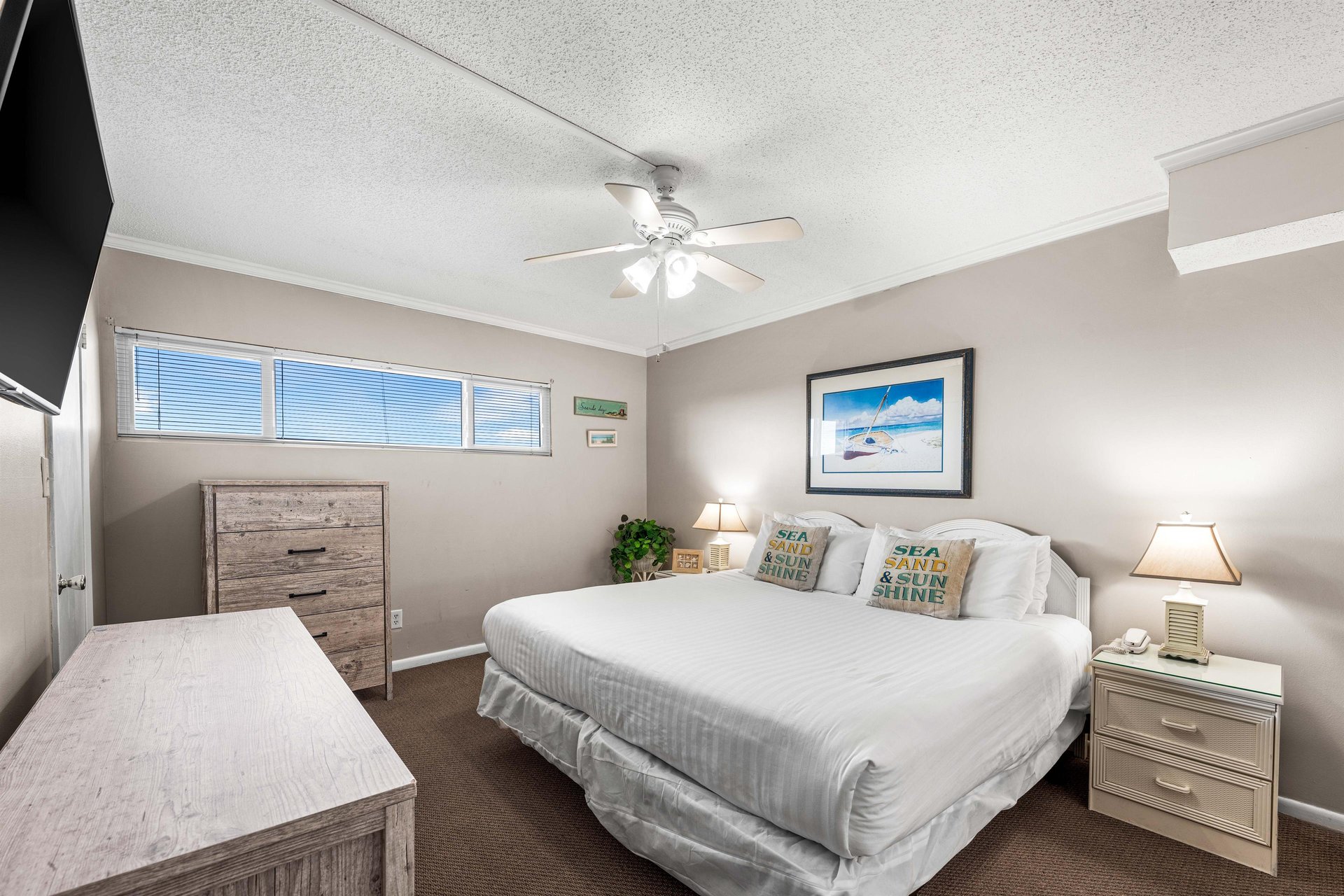 HSRC Bedroom With King Size Bed  43 TV