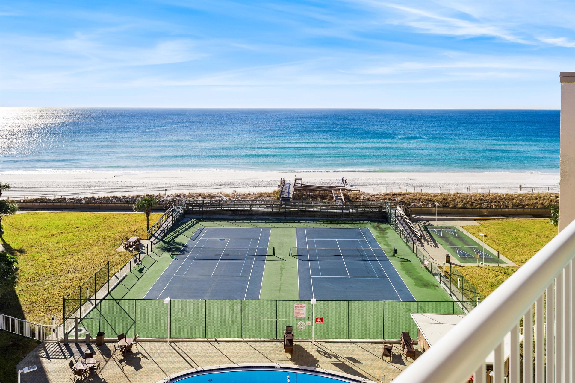 Holiday Surf and Racquet Unit 712 22
