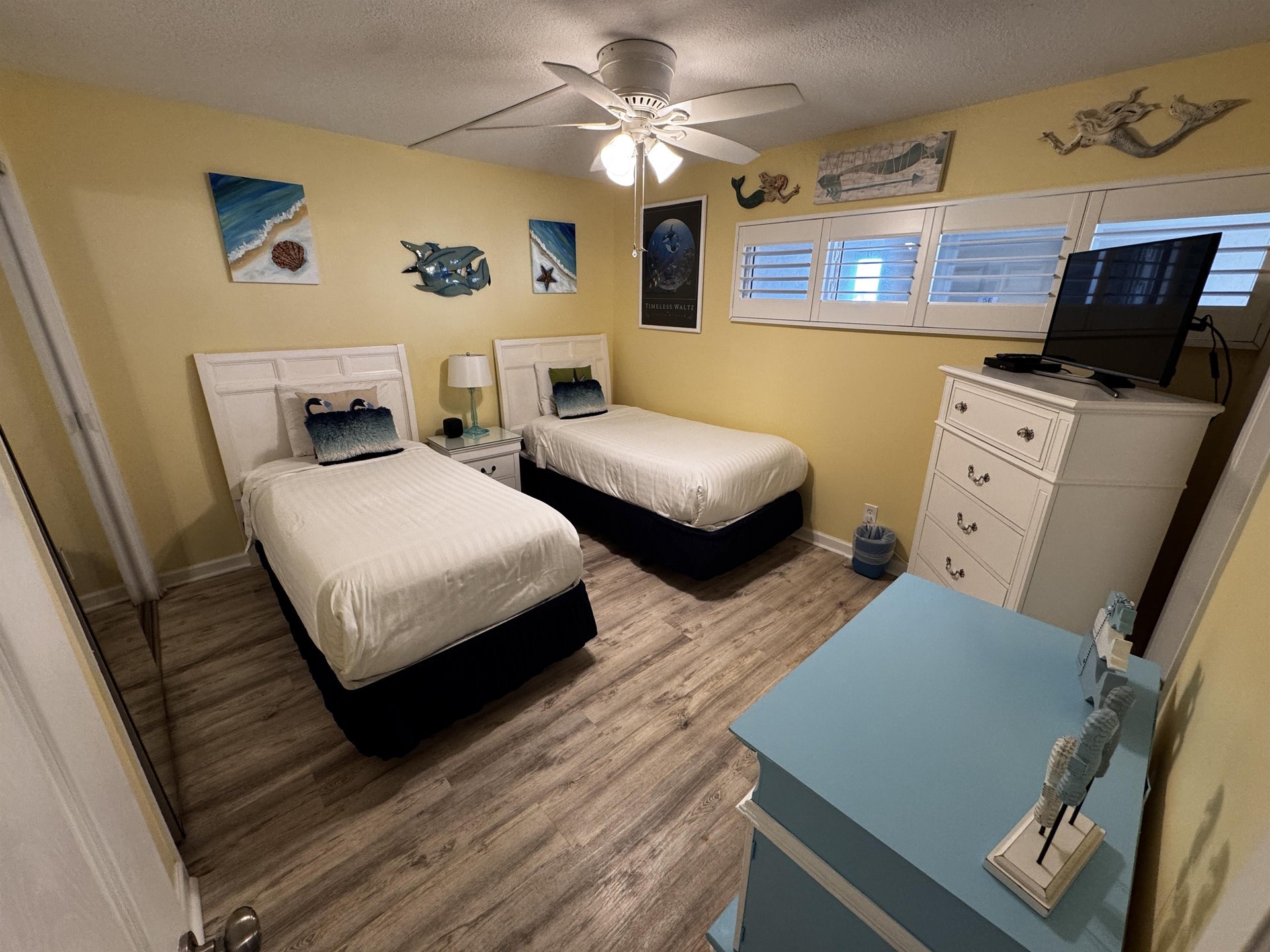 HSRC Guest Bedroom With Two Twin Beds  32 TV