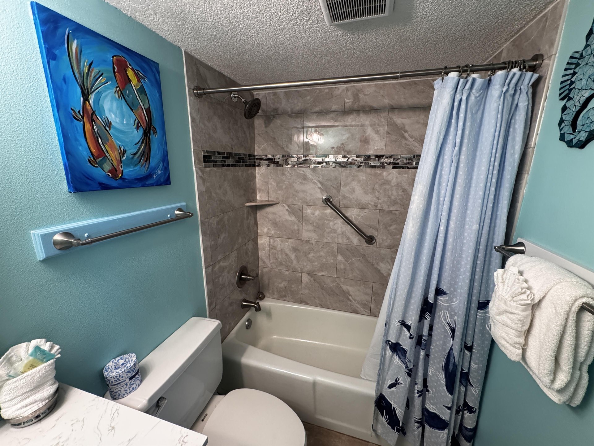 HSRC Master Bathroom With TubShower Combo