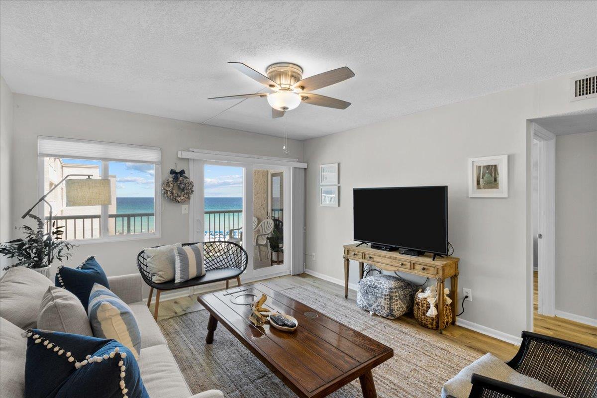 Holiday Surf and Racquet Unit 611 1