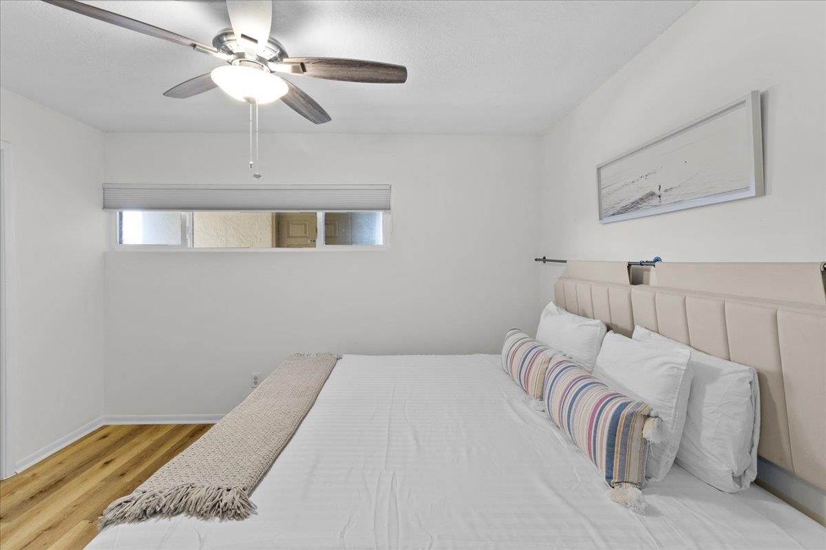 Holiday Surf and Racquet Unit 611 20