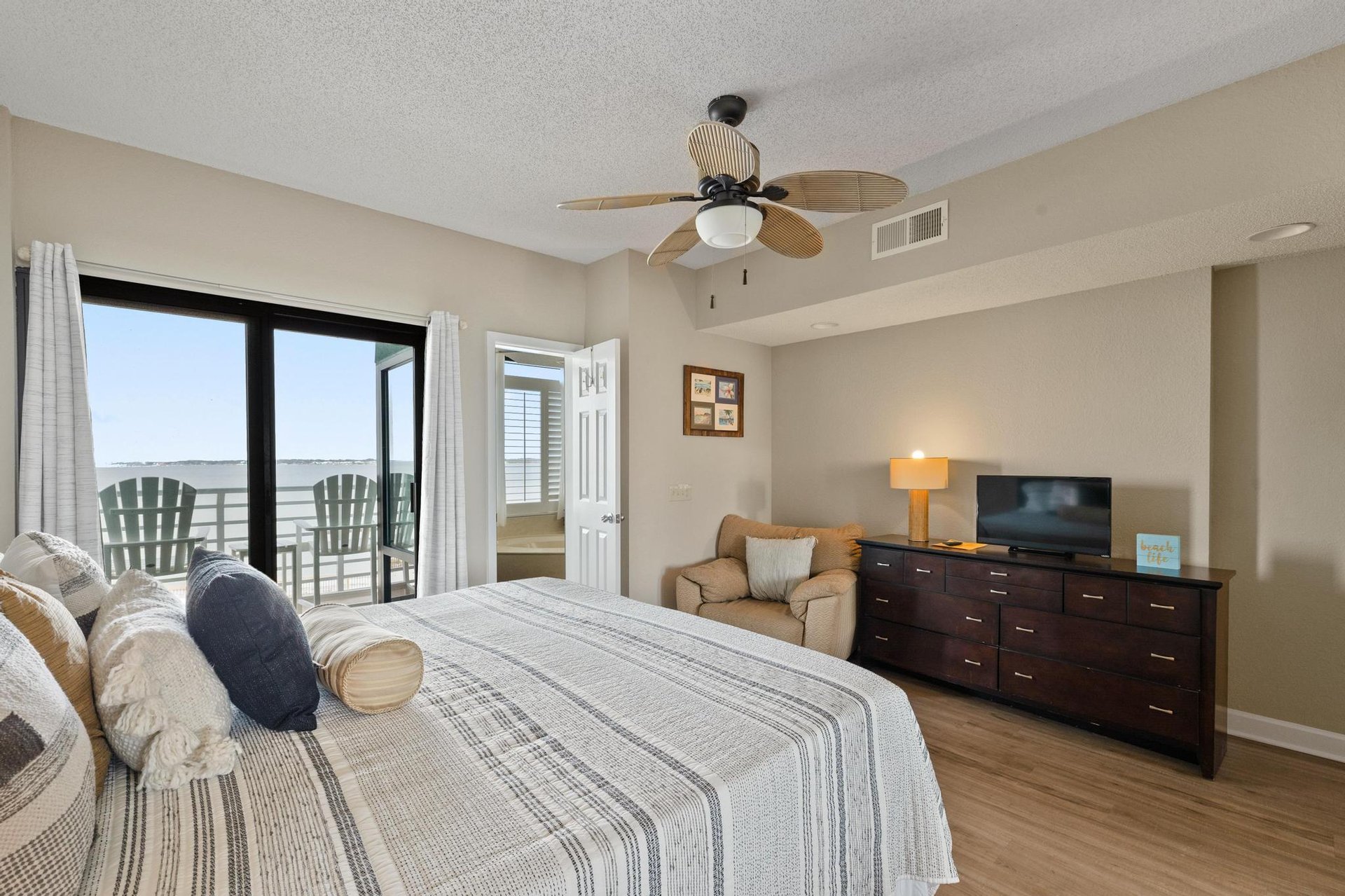 Palm Beach Club 217 15