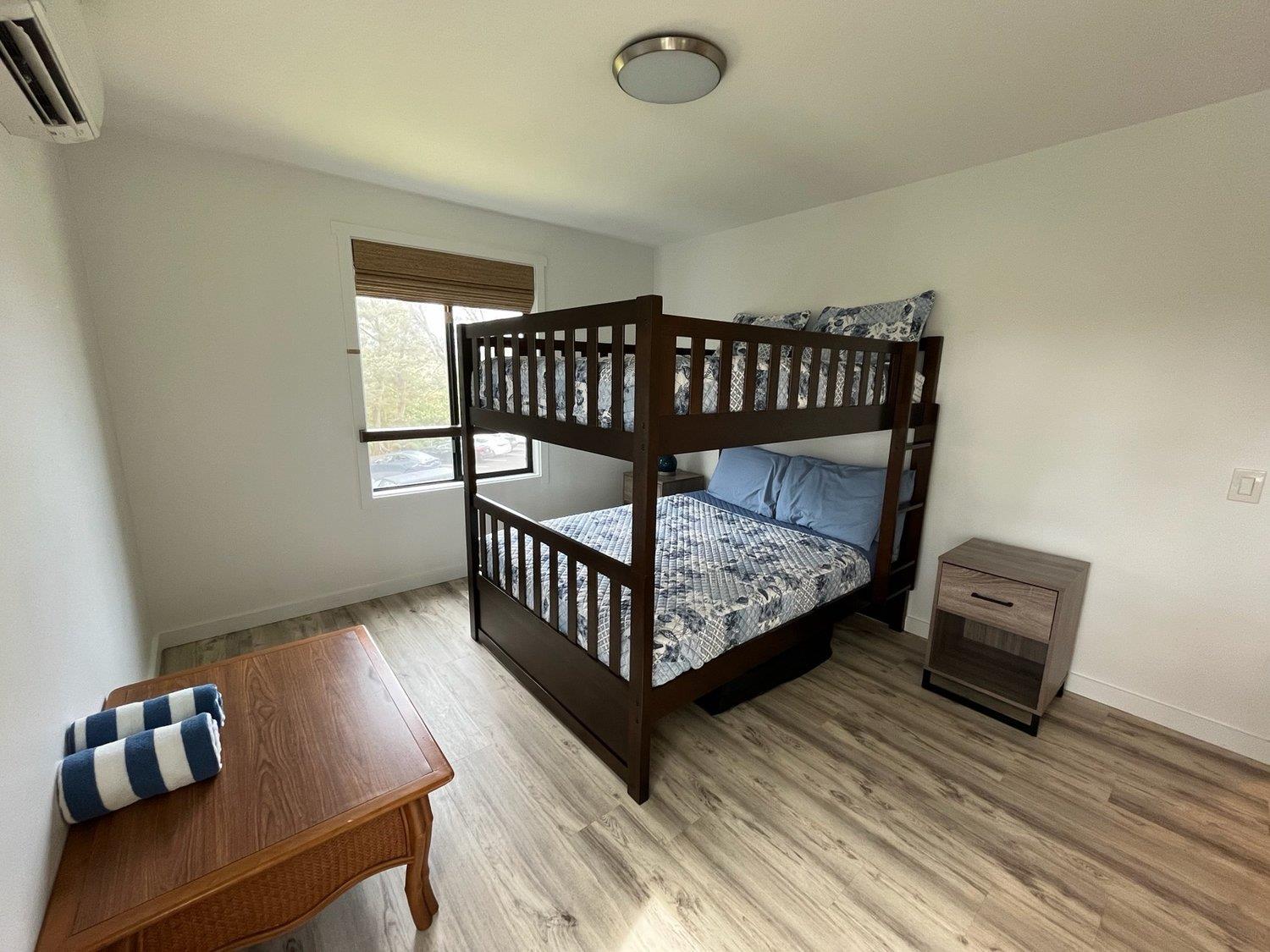 2 Bedroom with doublesize bunk beds