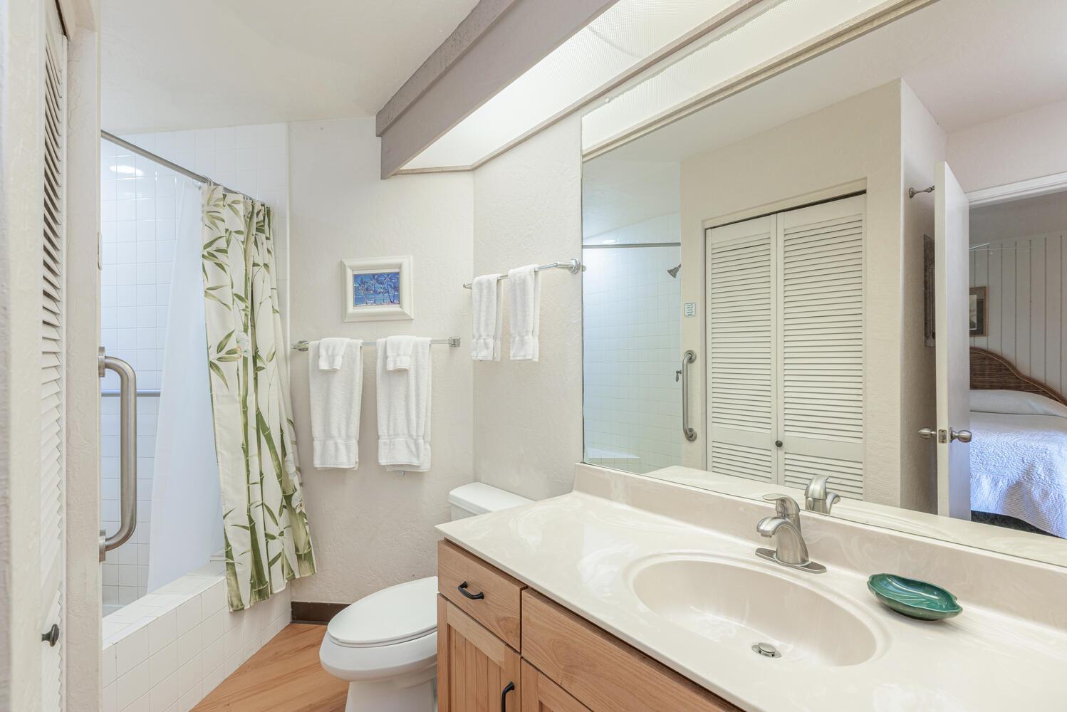 Master bathroom with washer and dryer available