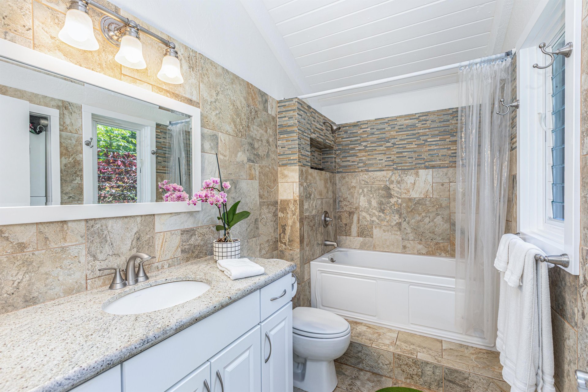 Master ensuite bathroom
