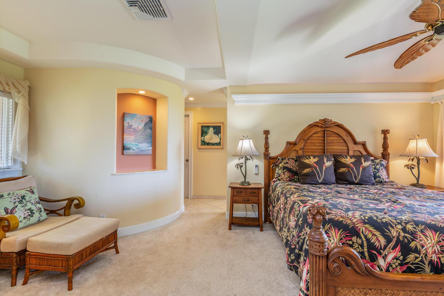 1st master suite has King bed