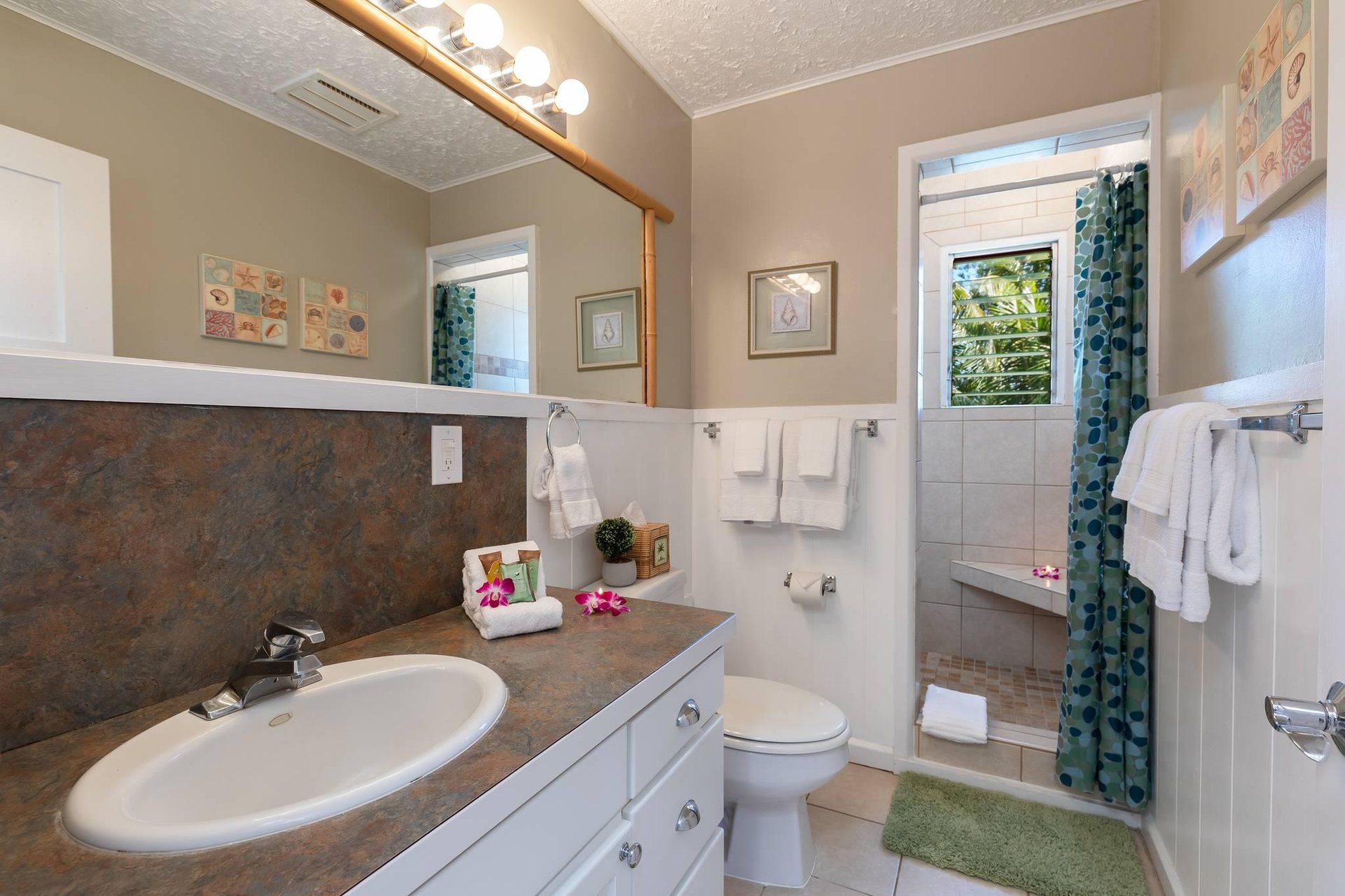 Full bathroom with walkin shower