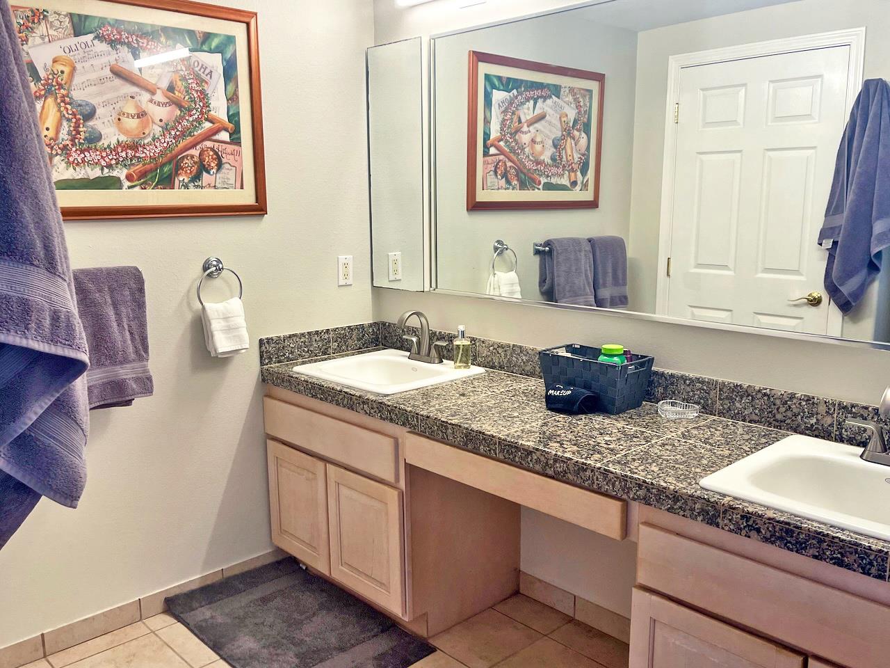 Upstairs ensuite bath with two sinks and separate toilet, bidet