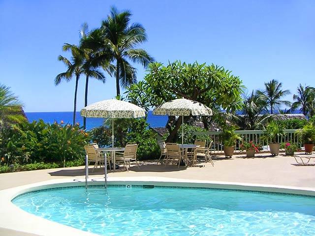 Sunset Kahili shared pool