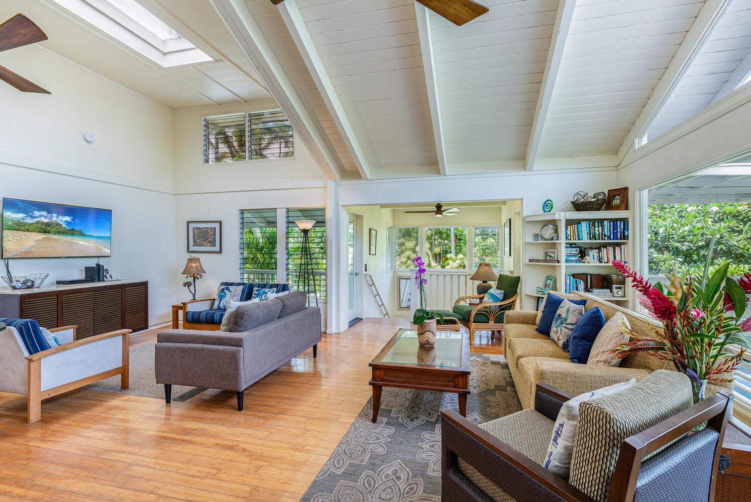 Living area has lots of seating