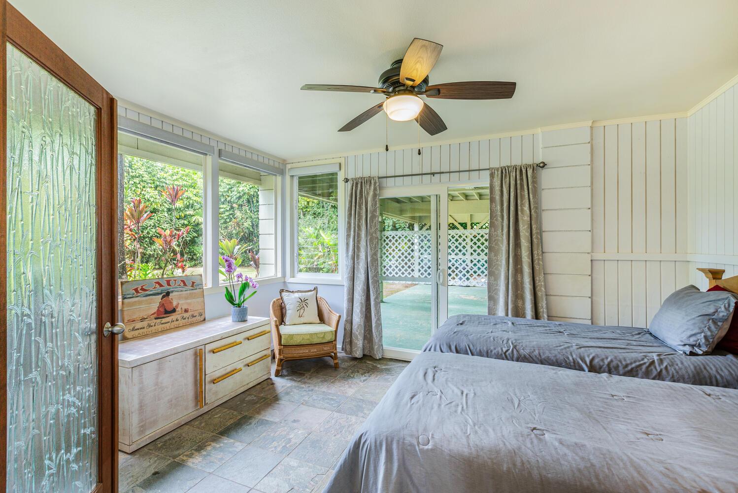 Bedroom 3 with twin beds