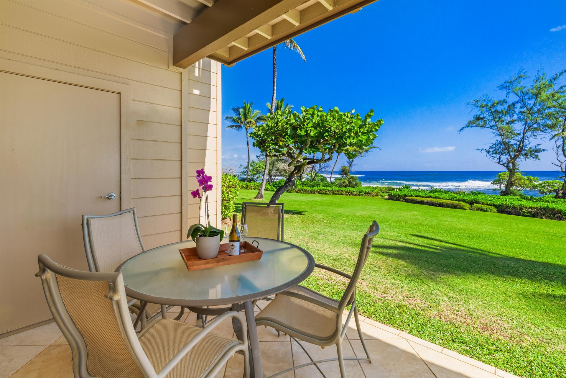 Dine on the Lanai