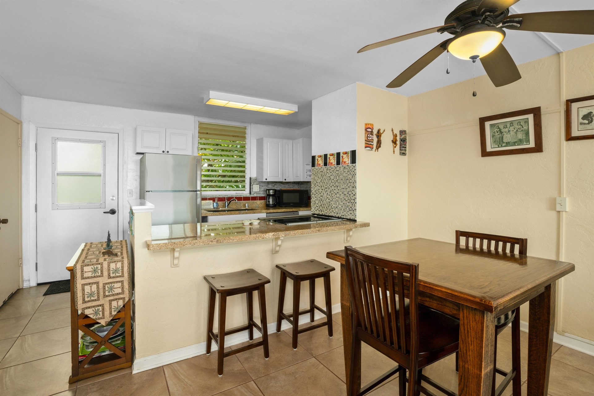 Dining area and kitchen bar top