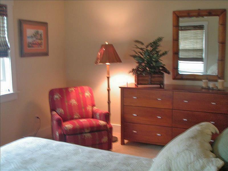 Bedroom 3 has reading area
